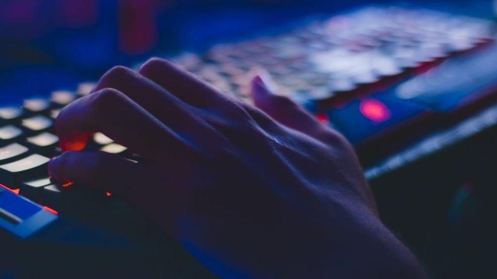 Attacchi hacker, malware, algoritmi: conoscere e difenderci dai pericoli online