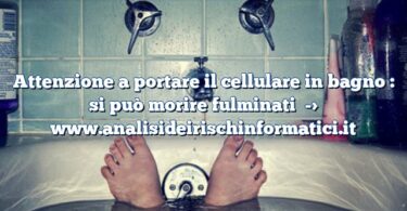 Attenzione a portare il cellulare in bagno : si può morire fulminati