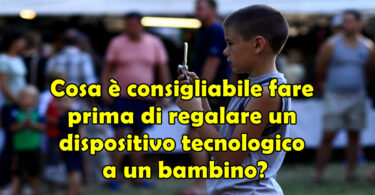 Cosa è consigliabile fare prima di regalare un dispositivo tecnologico a un bambino?